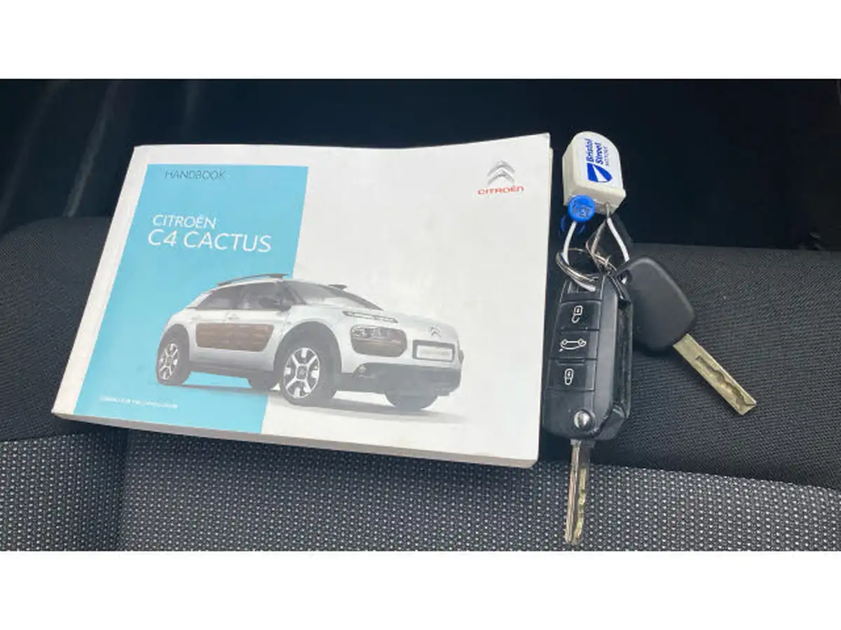 2016-citroen-c4-cactus-16bluehdi-flair-big-18