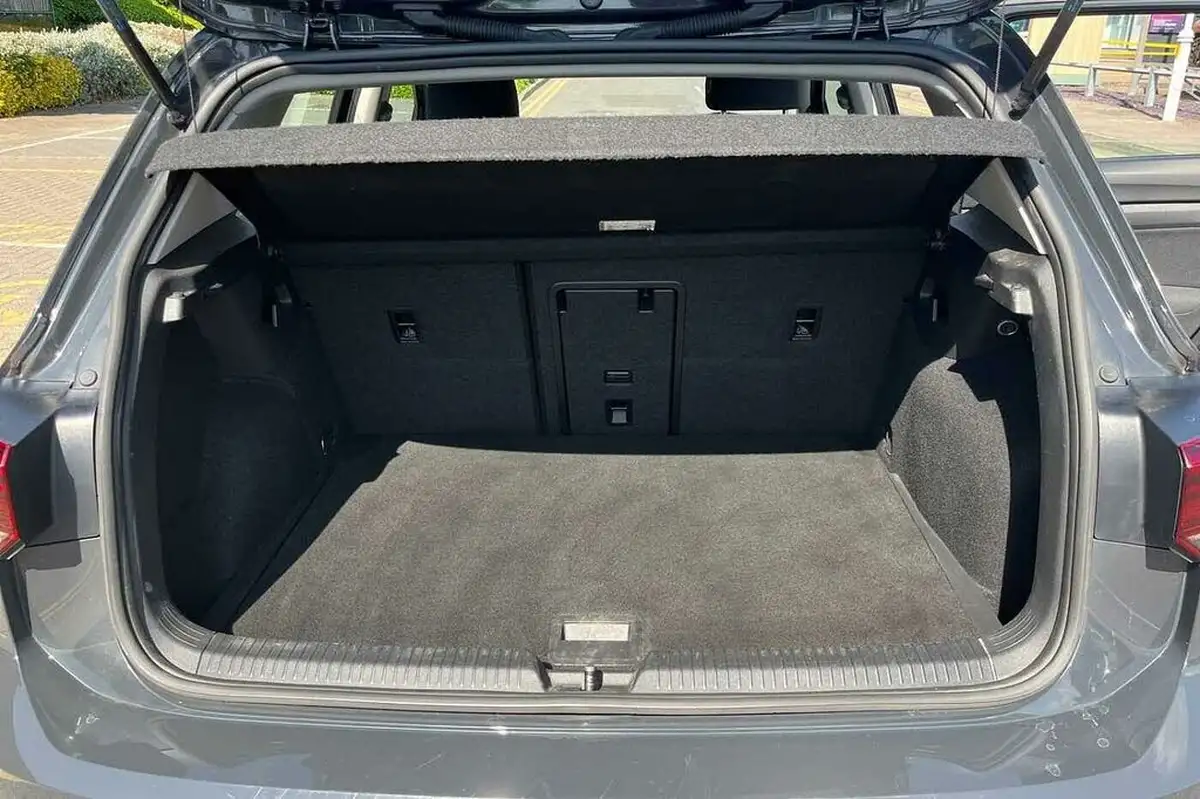 2020-volkswagen-golf-15-tsi-life-130ps-hatchback-big-10