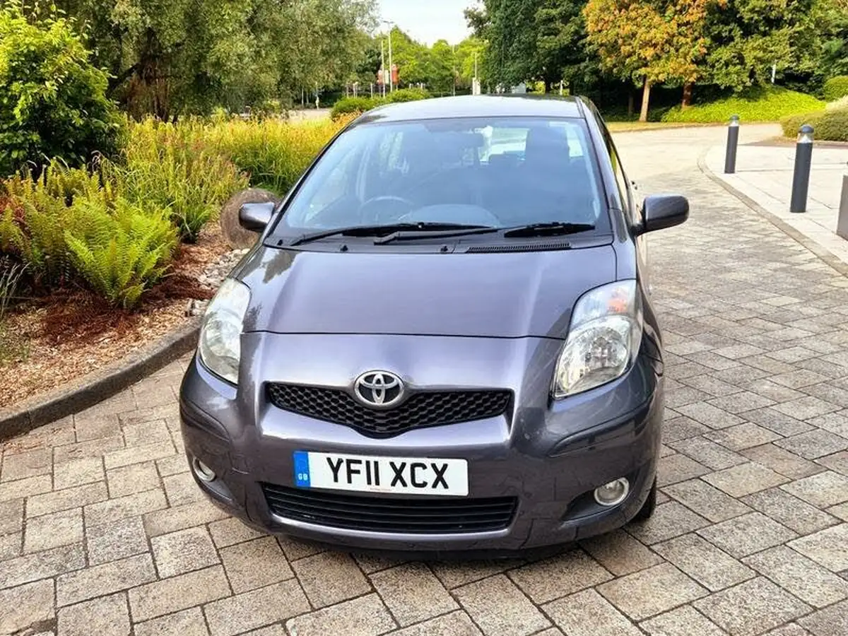 2011-toyota-yaris-133-t-spirit-vvt-i-101bhp-5d-big-8