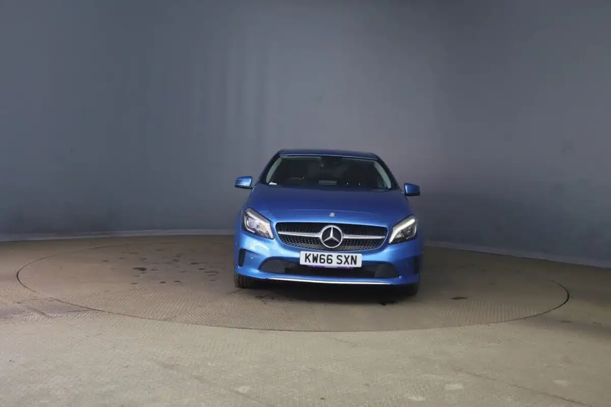 2016-mercedes-benz-a-class-21d-a200d-sport-premiumss-7g-dct-big-3