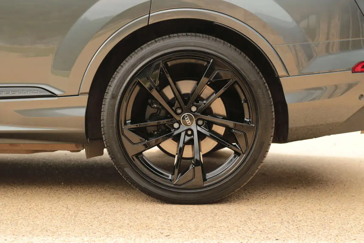 2022-audi-sq7-40-tfsi-black-edition-big-37