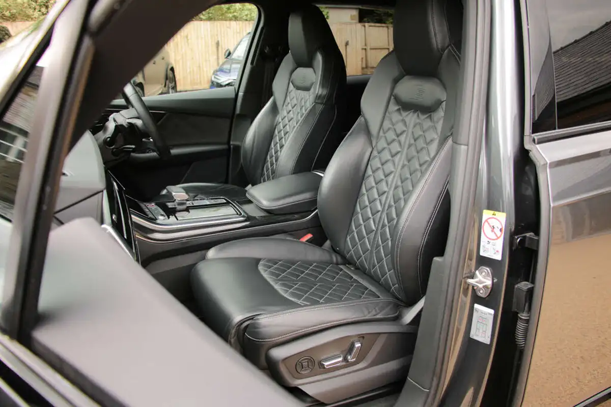 2022-audi-sq7-40-tfsi-black-edition-big-13