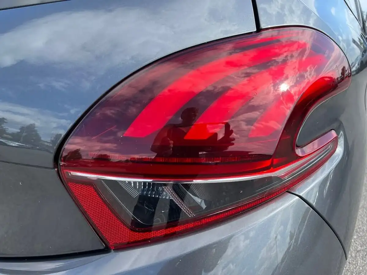 2019-peugeot-208-12-puretech-signature-big-25