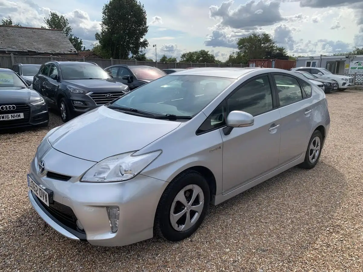 2012-toyota-prius-18-vvt-i-t3-1798cc-big-2