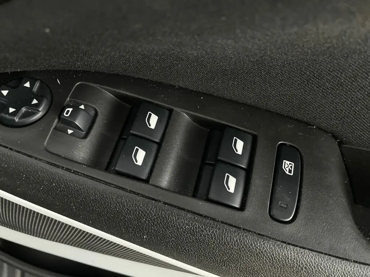 2020-vauxhall-crossland-x-12i-sri-nav-big-18