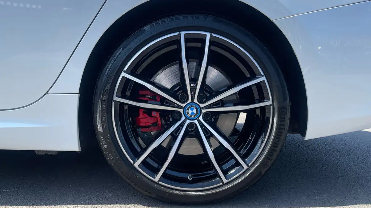 2022-bmw-3-series-20-330e-m-sport-touring-5d-big-17