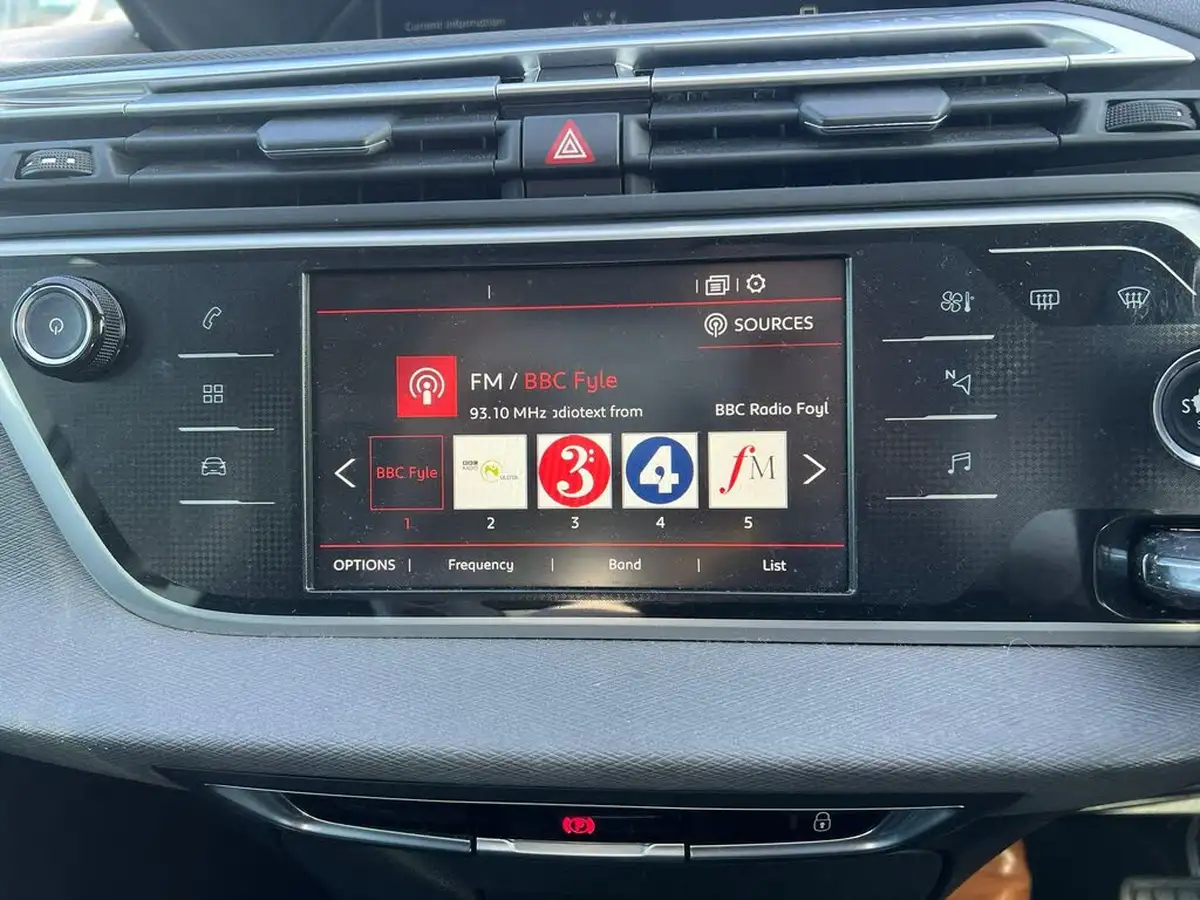 2017-citroen-c4-picasso-16bluehdi-feel-eat6-big-16
