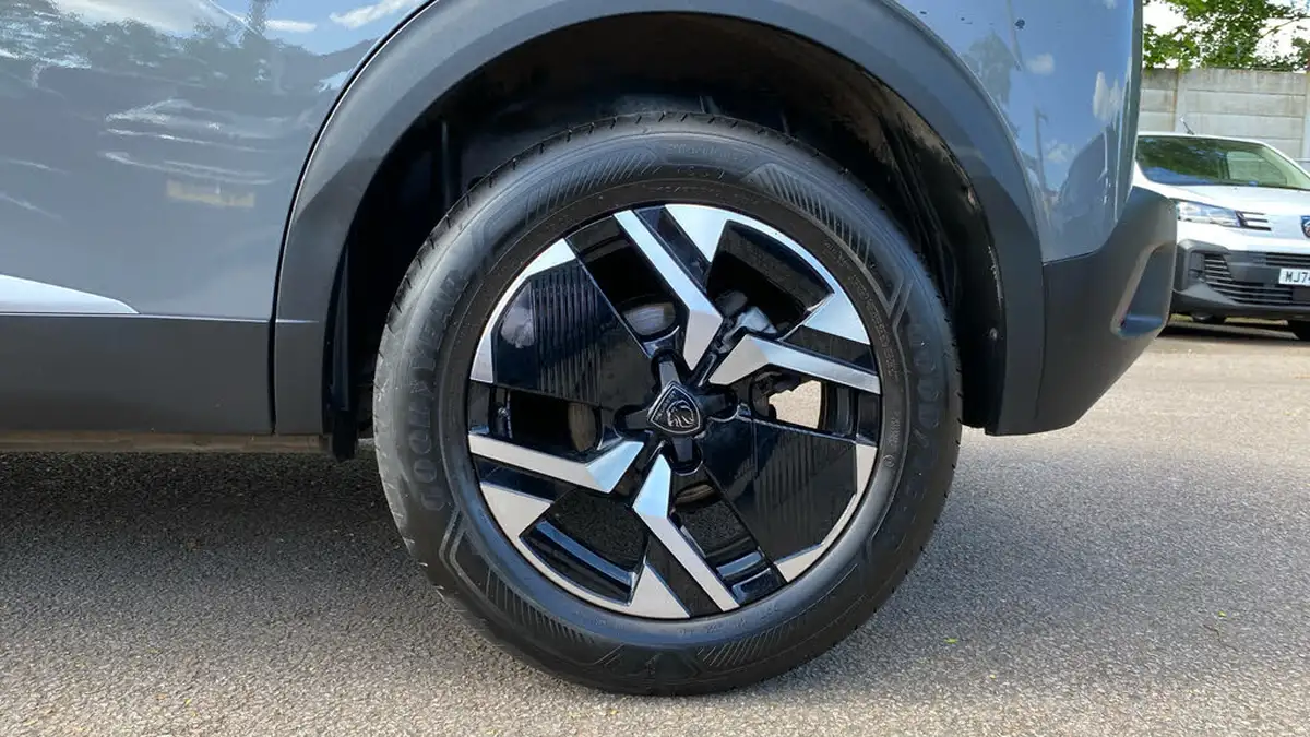 2024-peugeot-2008-suv-12-puretech-allure-130ps-eat8-big-14
