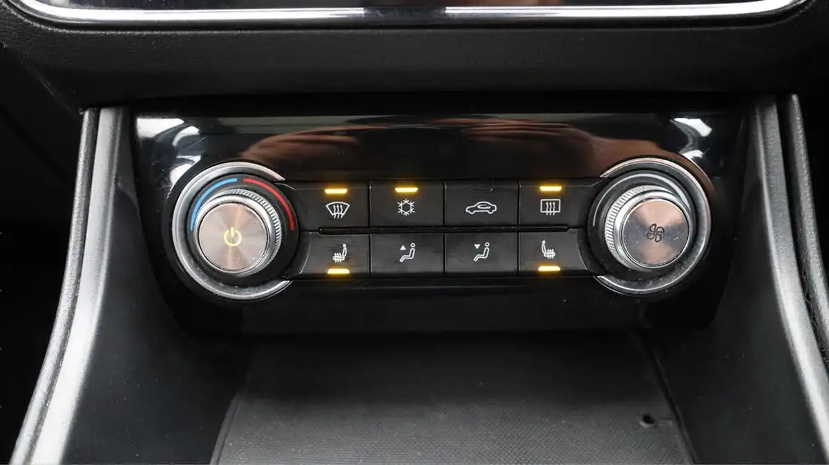 2020-mg-zs-suv-e-exclusive-ev-big-12