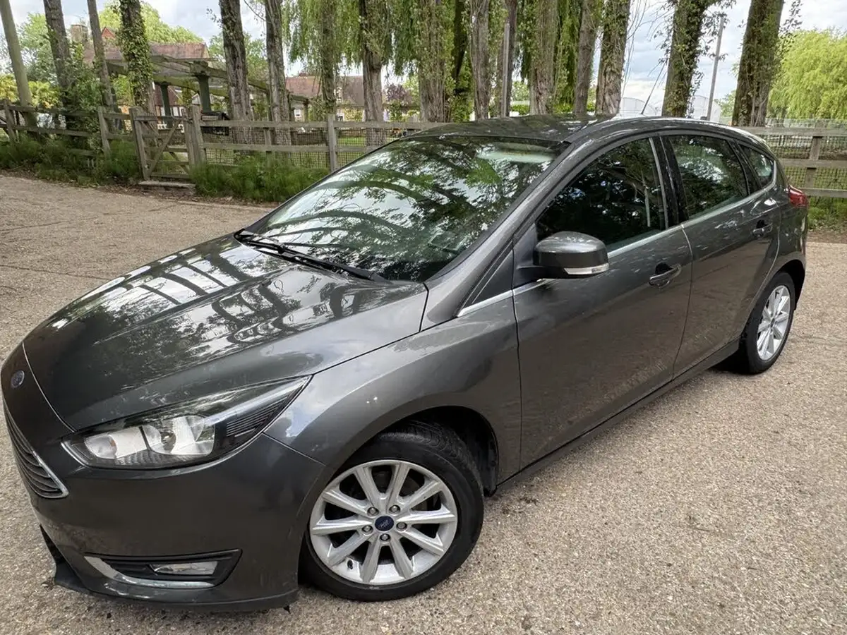 2015-ford-focus-10-titanium-t-125ps-hatchback-big-12