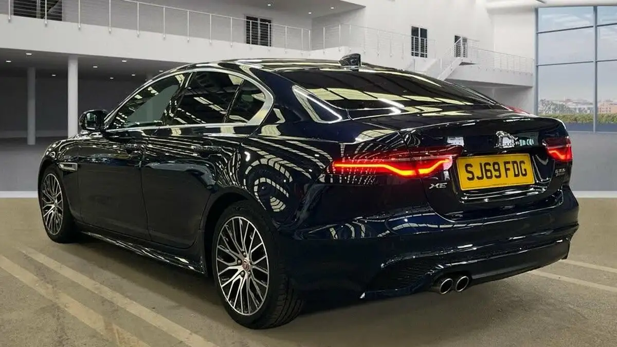 2019-jaguar-xe-20d-r-dynamic-s-big-2