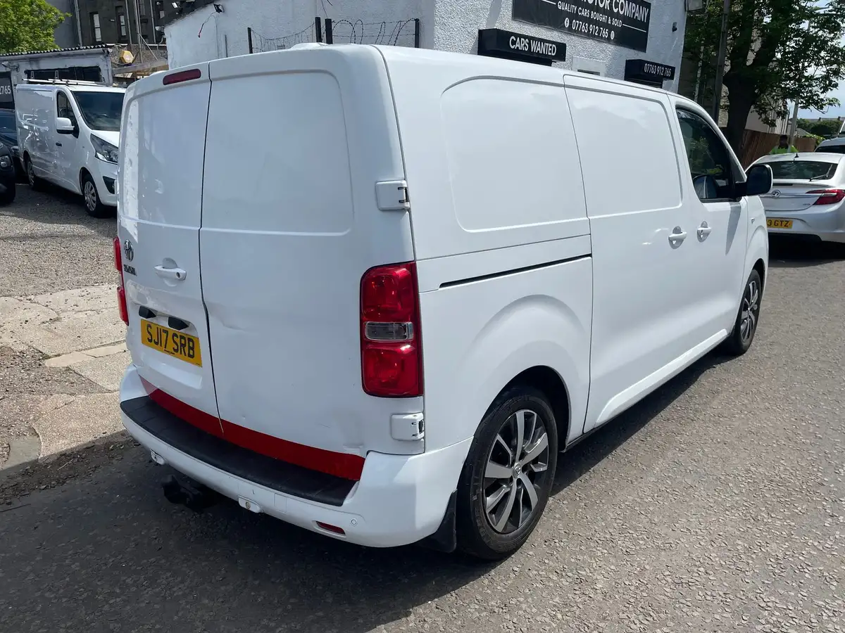 2017-toyota-proace-16d-comfort-compact-big-3