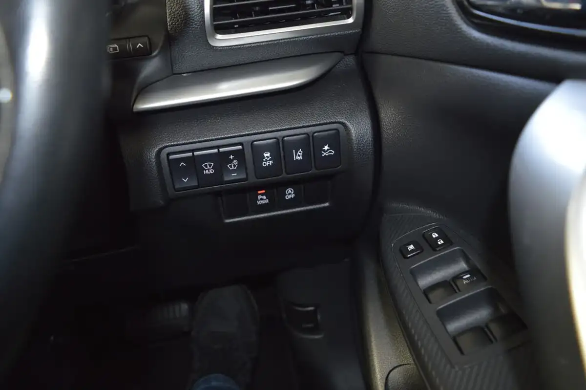 2018-mitsubishi-eclipse-cross-15-4-auto-big-16