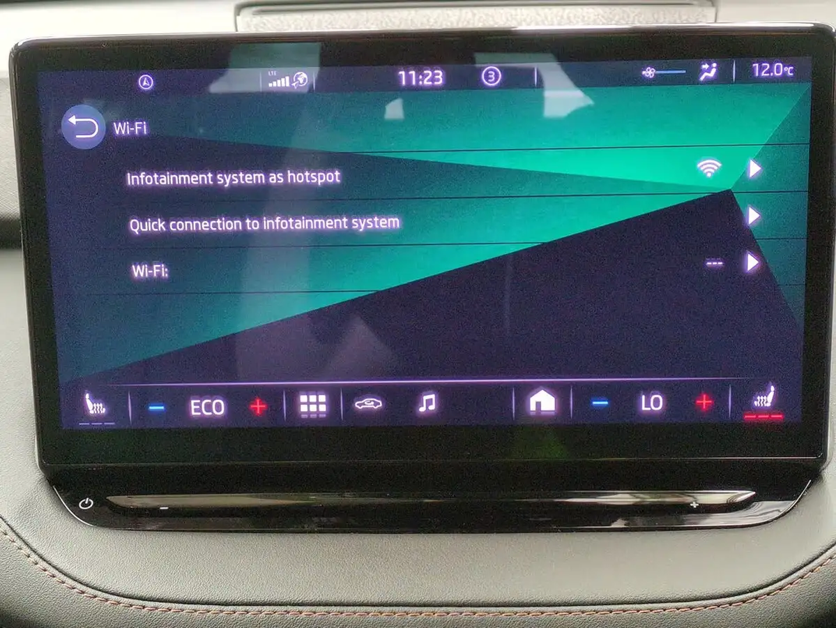 2022-skoda-enyaq-e-60-big-16