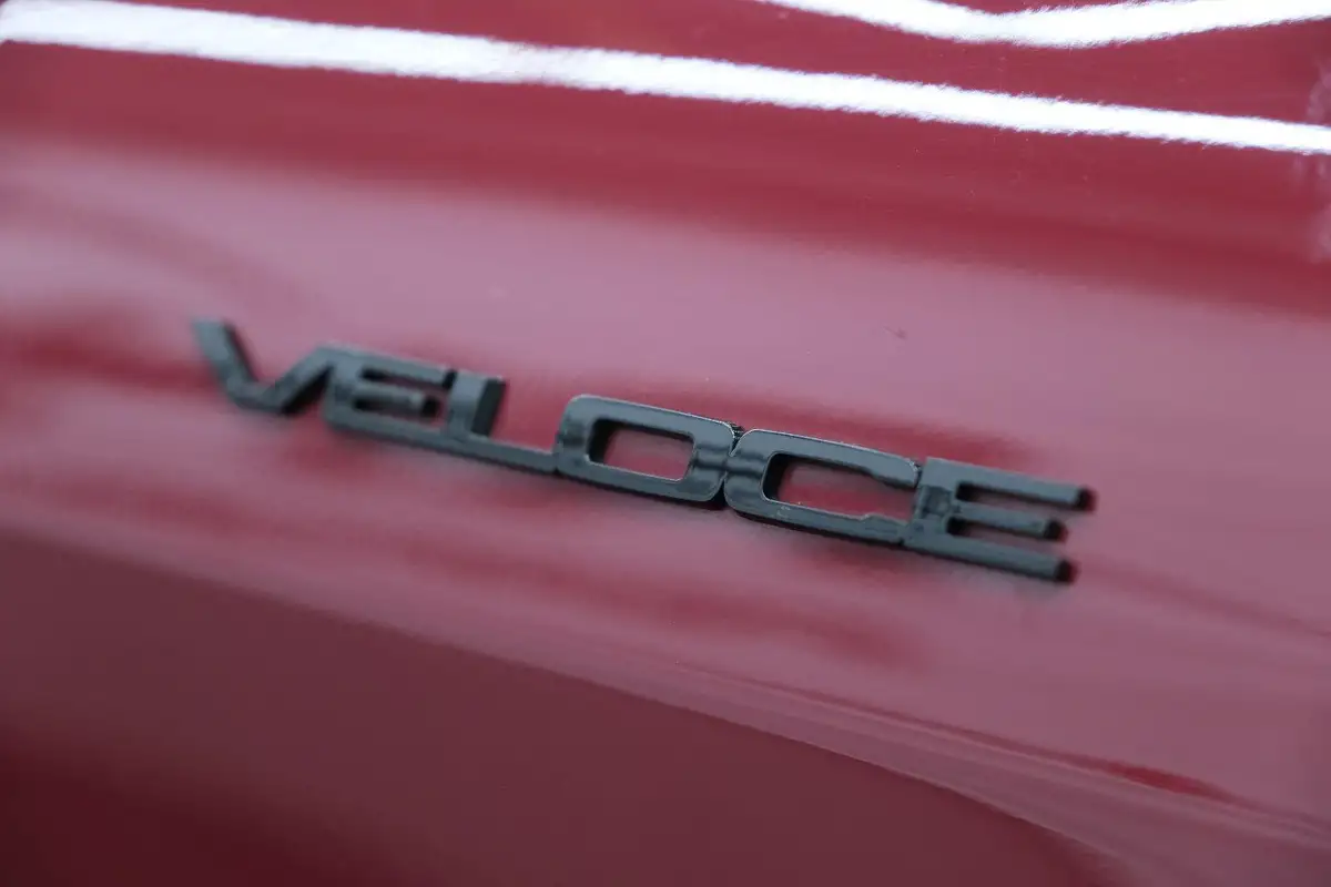 2017-alfa-romeo-giulia-20-veloce-big-33