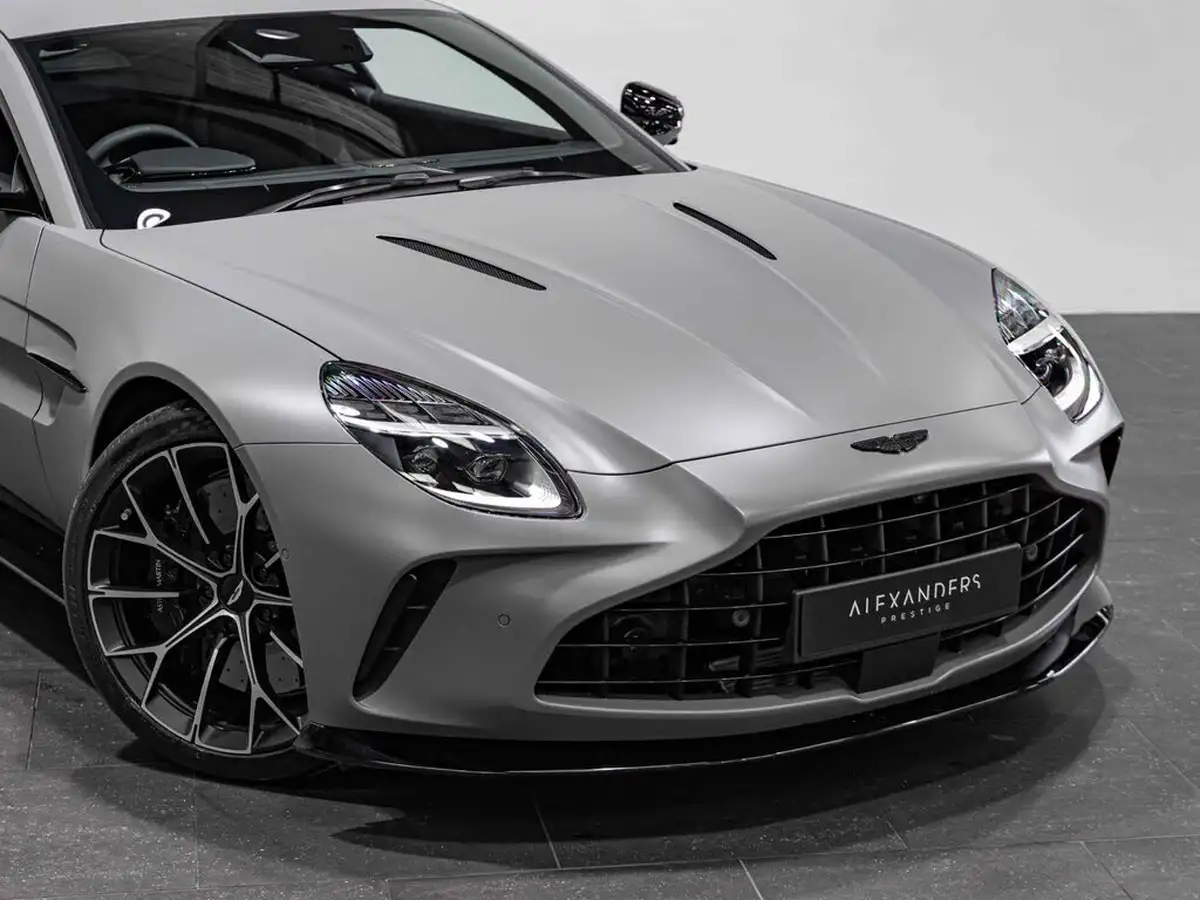 2024-aston-martin-vantage-big-2