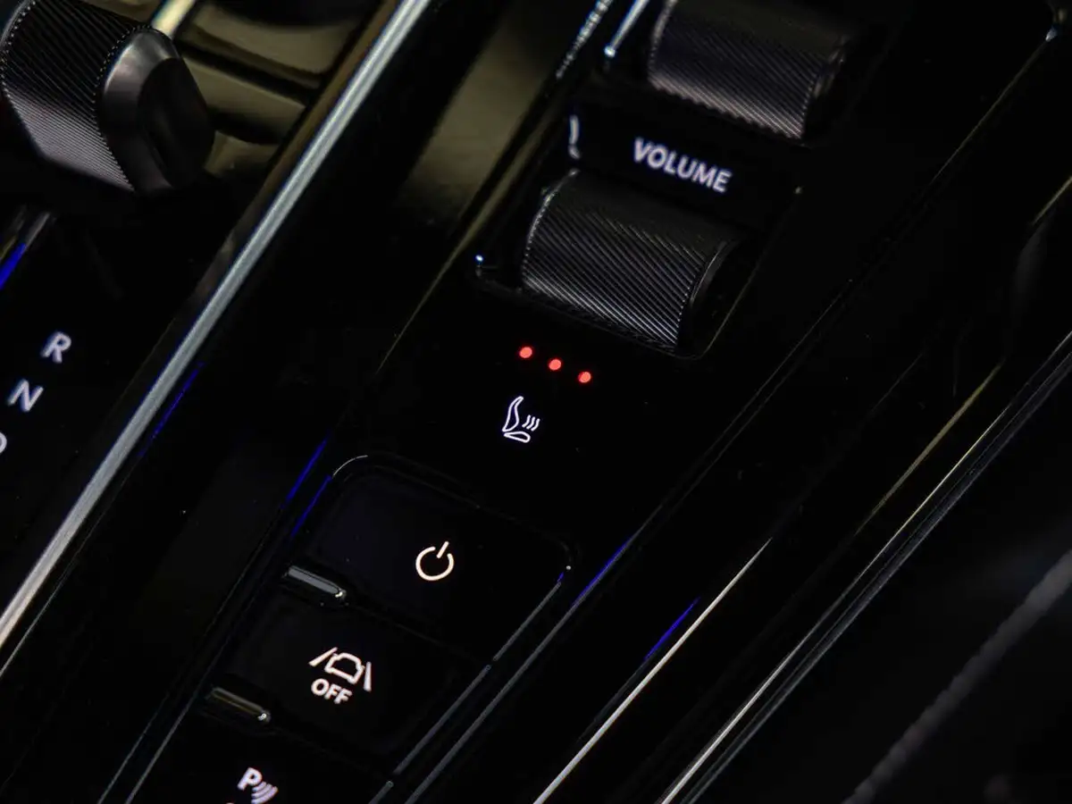 2024-aston-martin-vantage-big-26