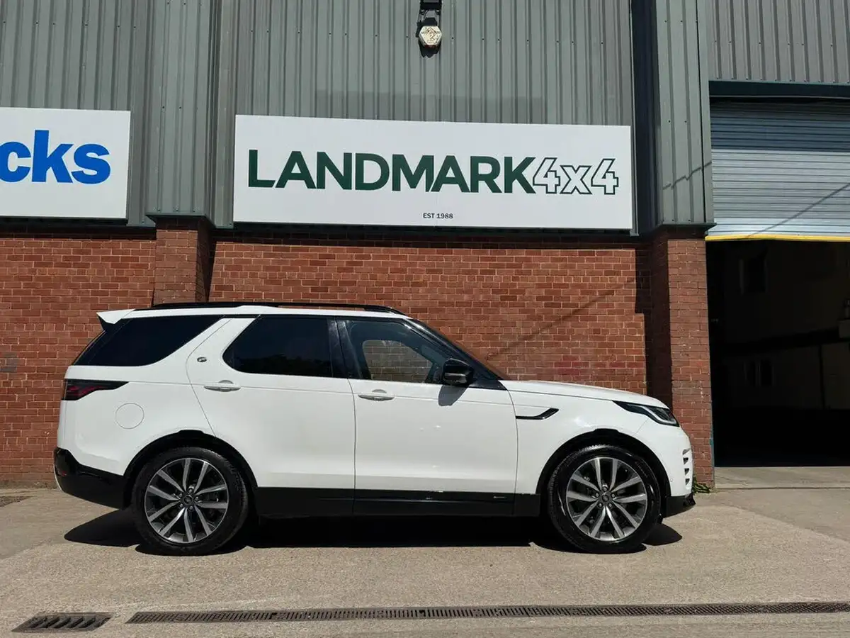 2021-land-rover-discovery-30-d300-r-dynamic-se-big-11