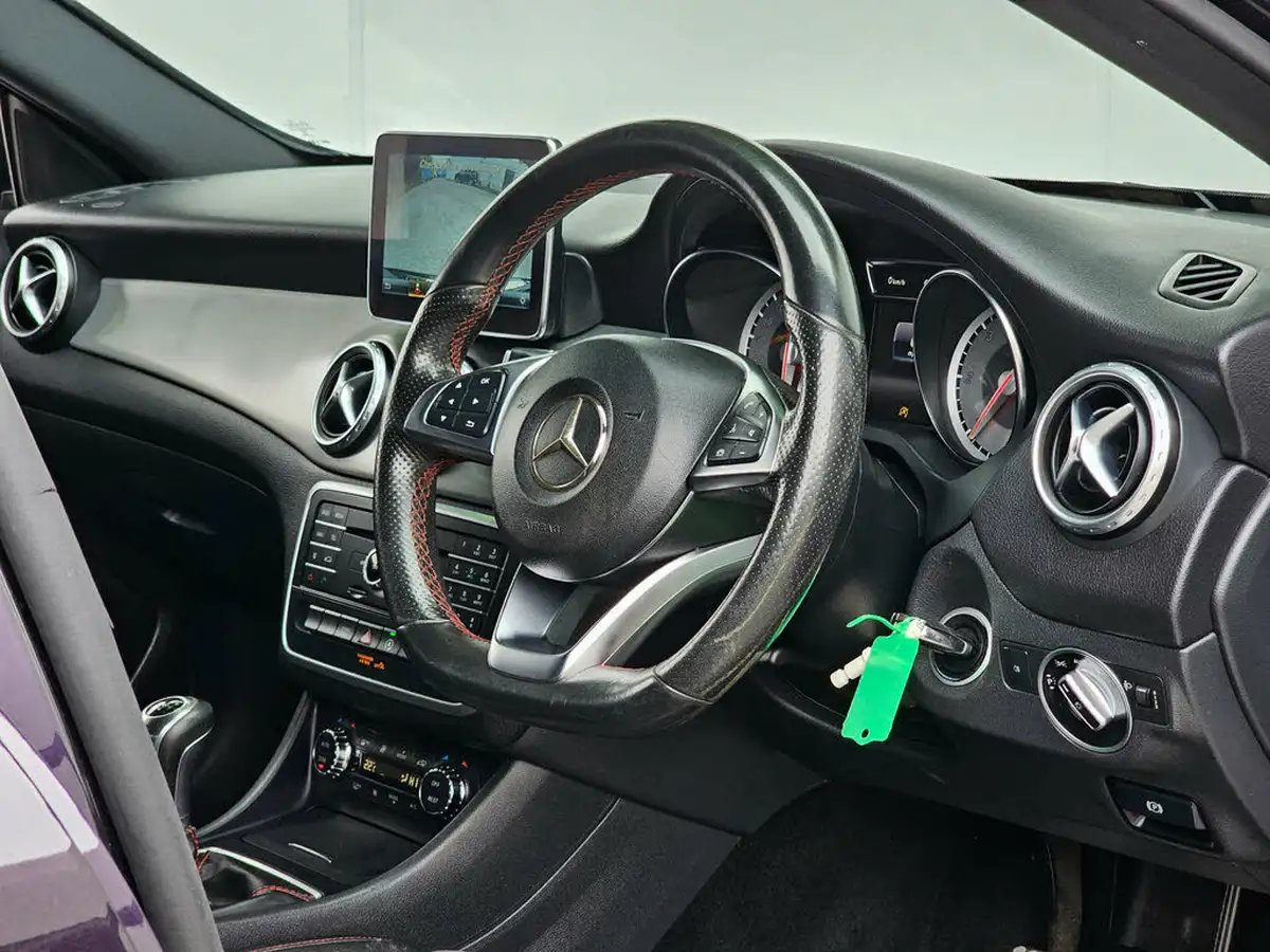 2016-mercedes-benz-gla-class-21d-gla-200d-amg-line-ss-big-2