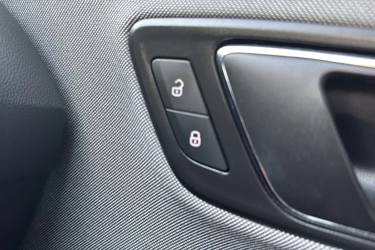 2017-seat-leon-12-tsi-se-dynamic-technology-hatchback-big-38