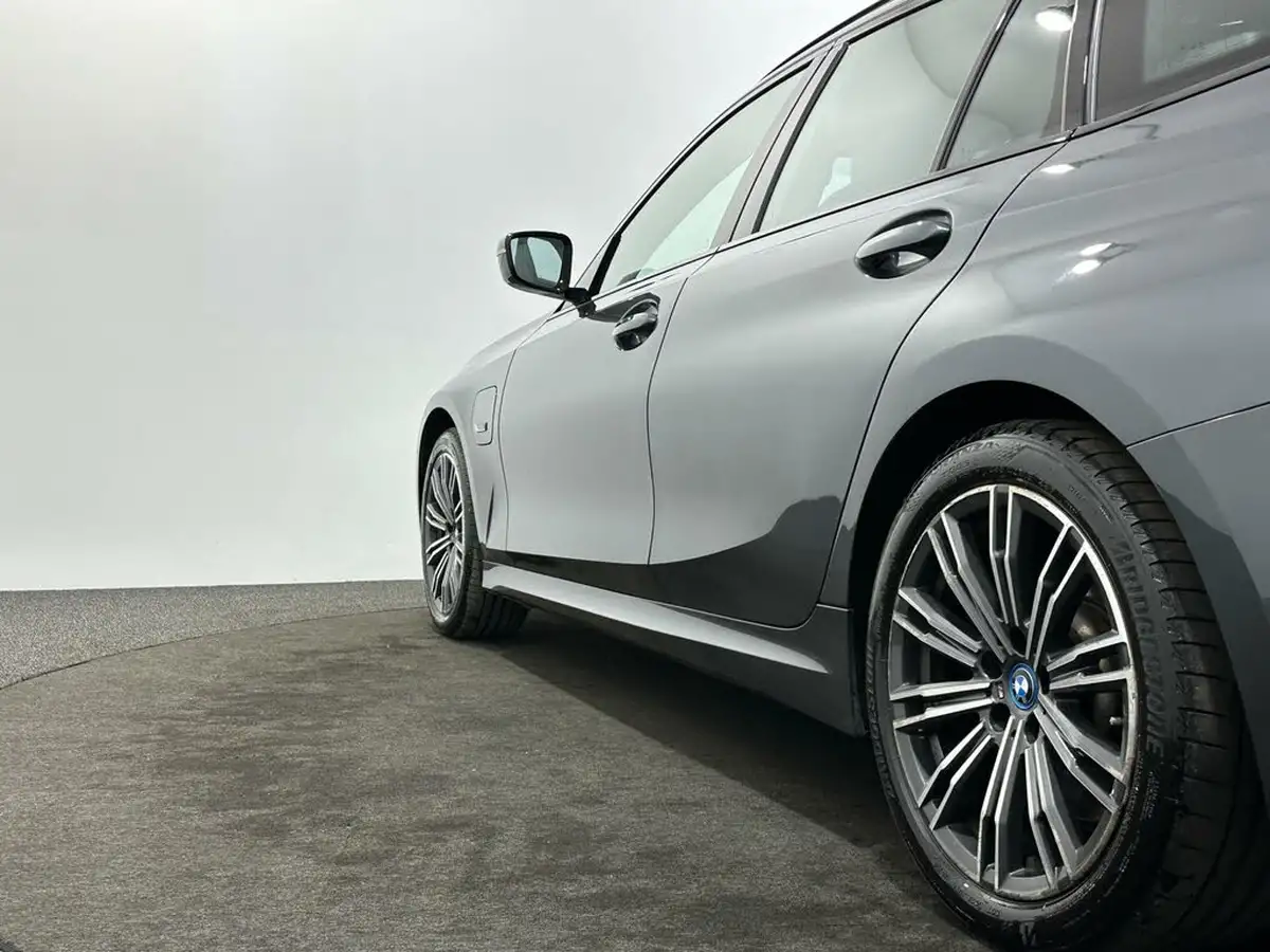 2021-bmw-3-series-20-330e-m-sport-touring-5d-big-49