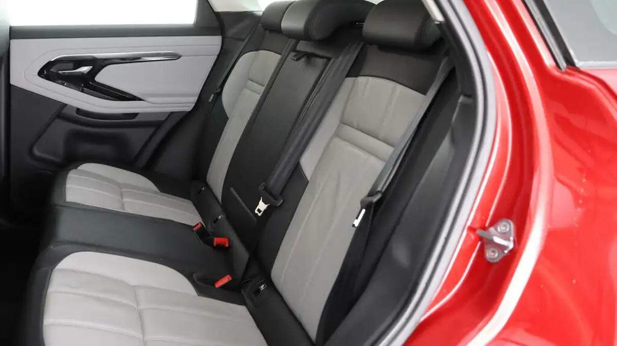 2021-land-rover-range-rover-evoque-15-p300e-r-dynamic-s-big-16