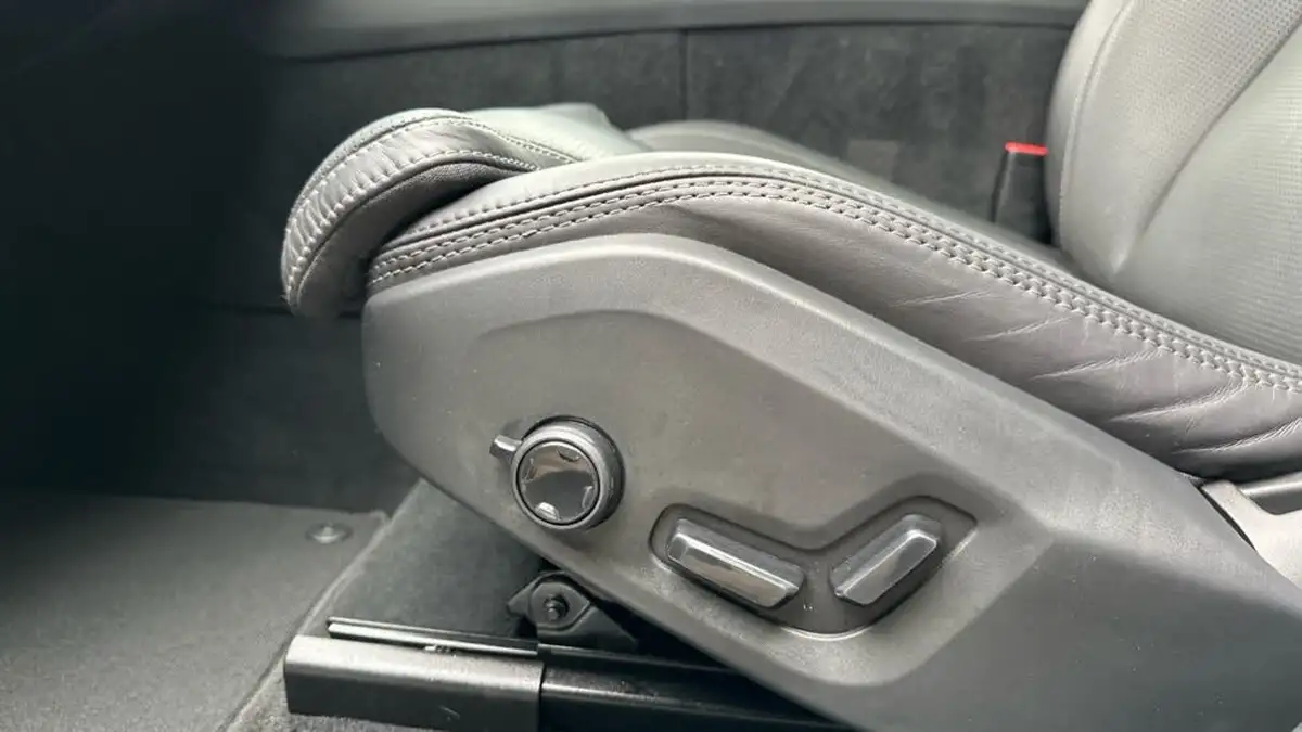 2024-volvo-xc60-20-b5-ultimate-big-40