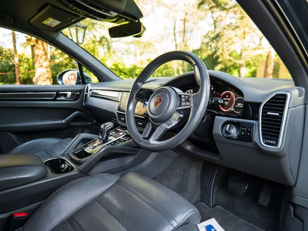 2018-porsche-cayenne-30-v6-big-9