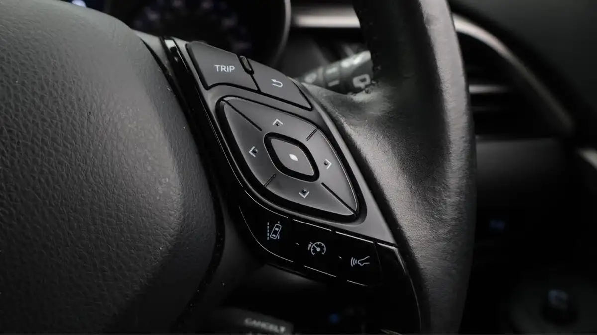 2021-toyota-c-hr-18-vvt-i-icon-big-24