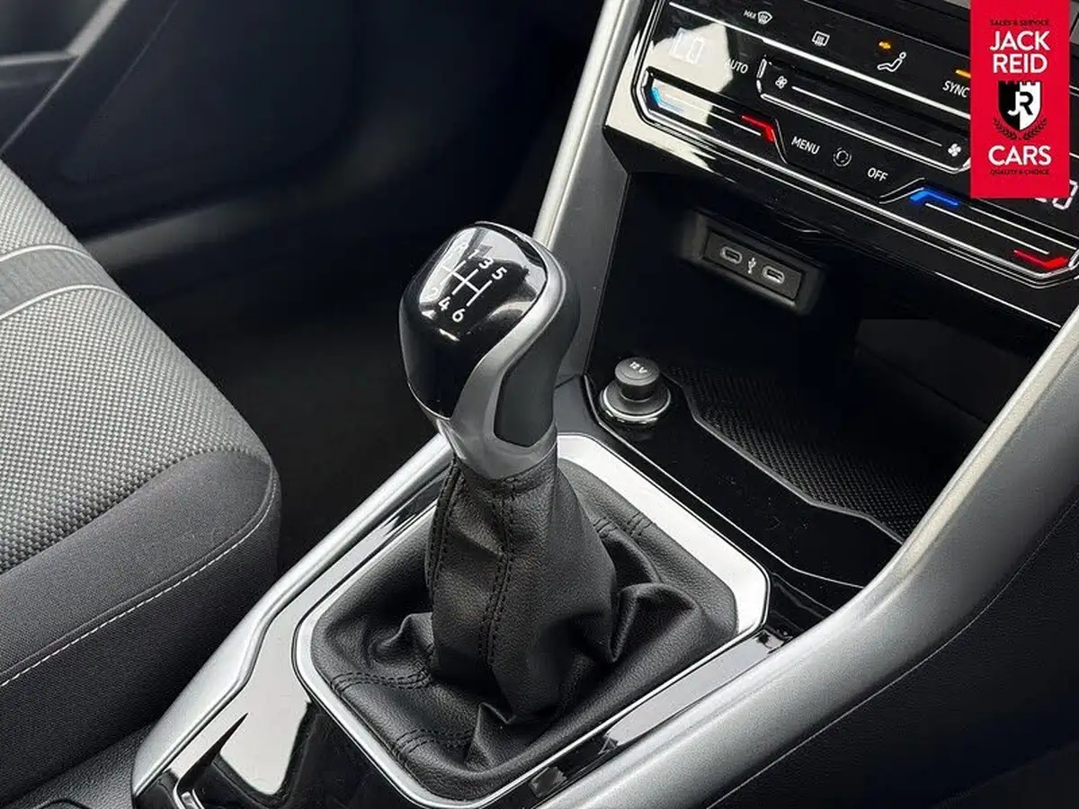 2023-volkswagen-t-roc-10-tsi-life-big-17
