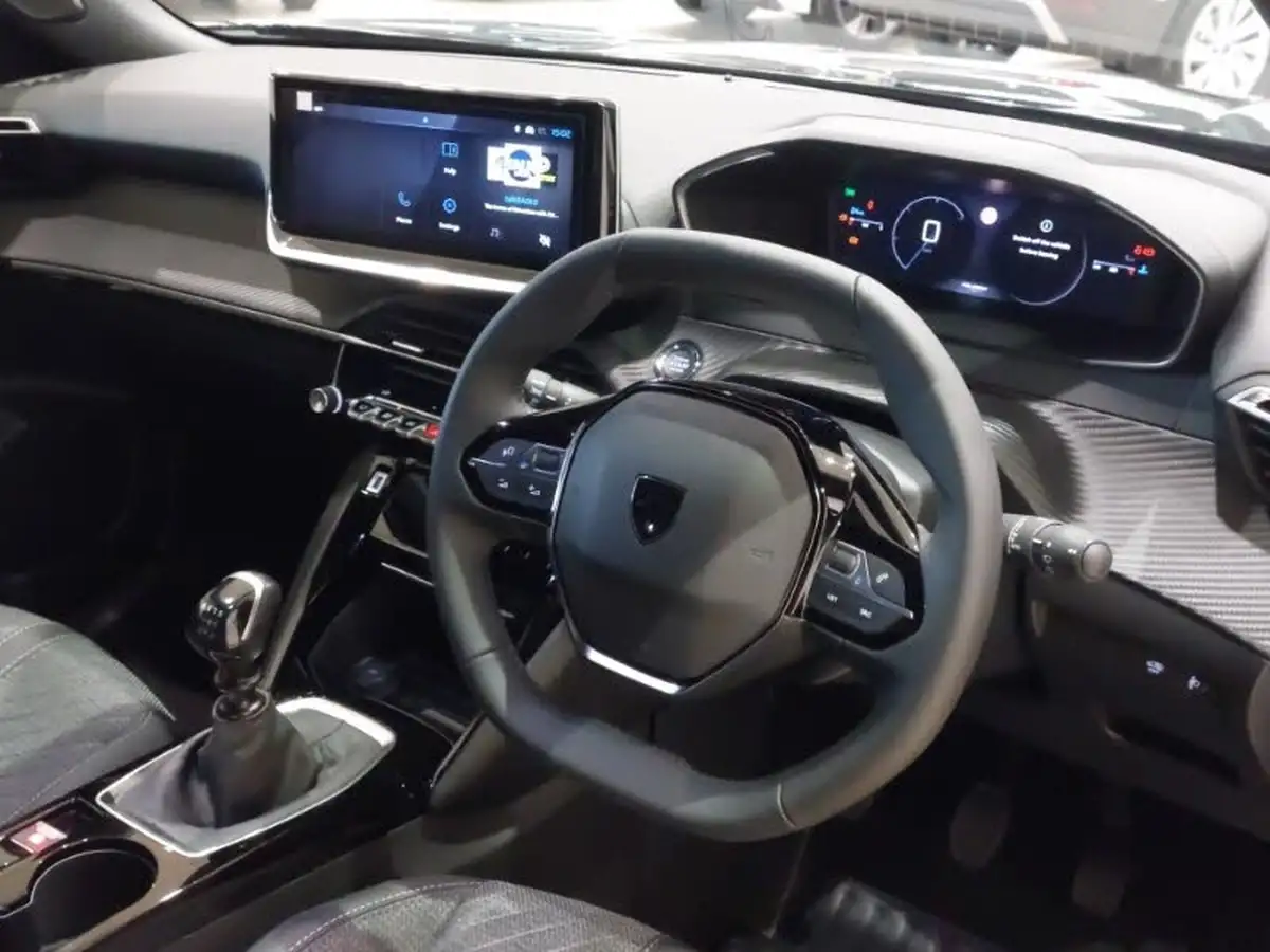 2025-peugeot-2008-suv-12-puretech-allure-130ps-big-11