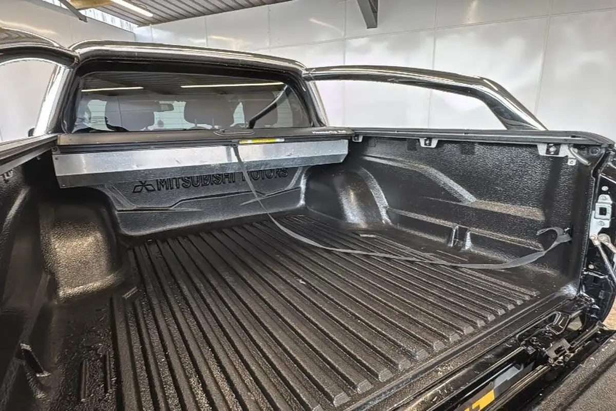 2019-mitsubishi-l200-24di-d-barbarian-eu6-big-10