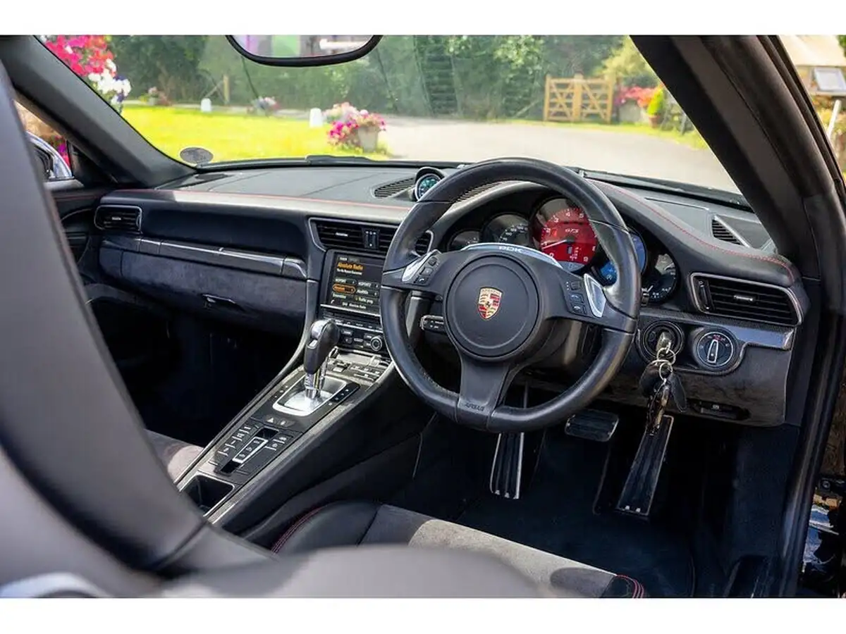 2015-porsche-911-38-carrera-gts-cabriolet-pdk-big-34