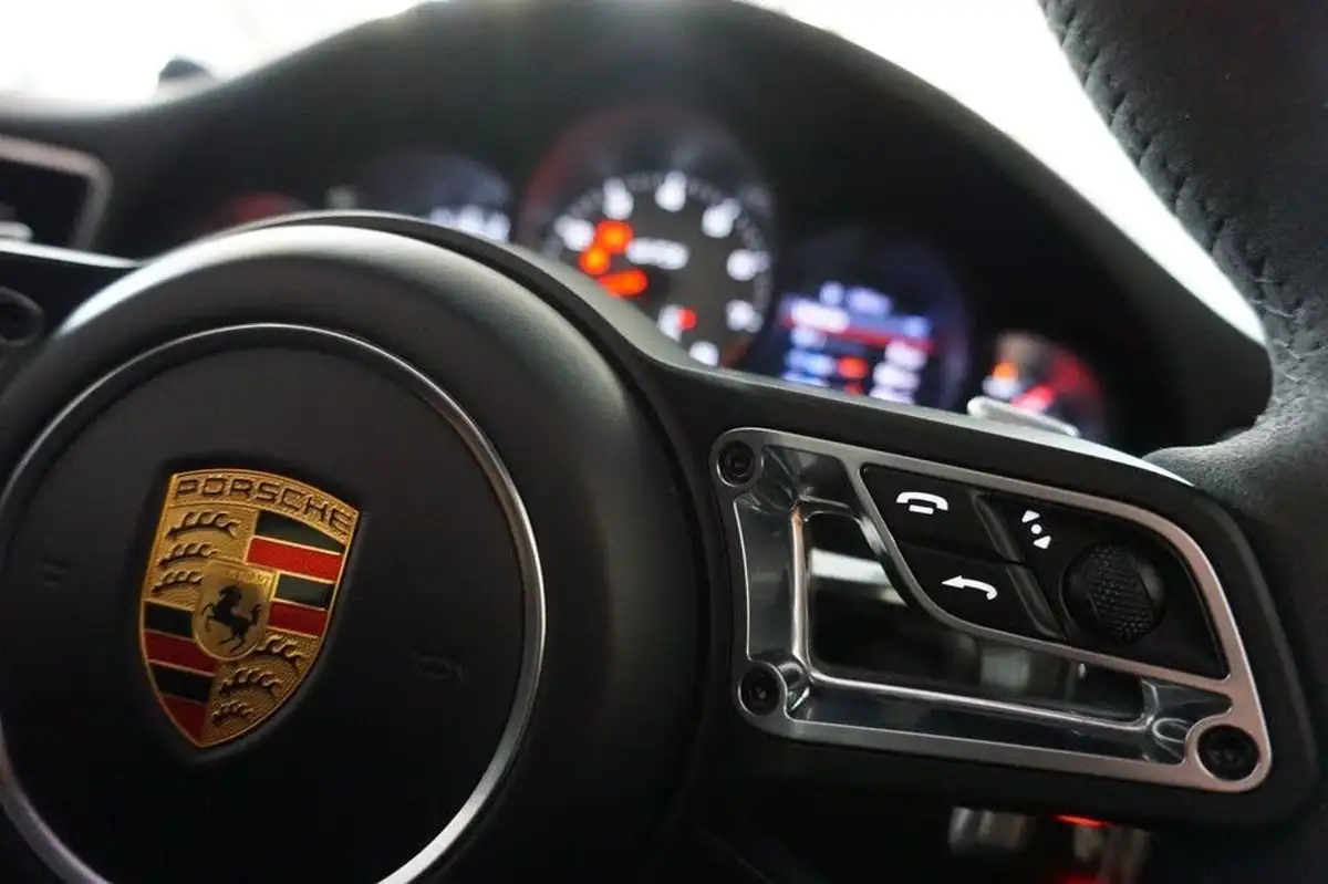 2018-porsche-911-30-carrera-gts-coupe-pdk-big-36