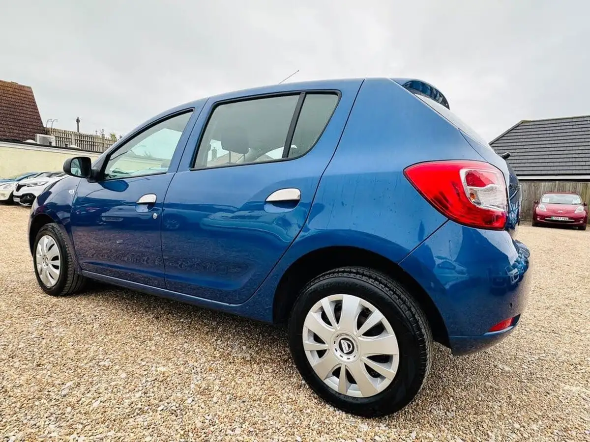 2013-dacia-sandero-15d-laureate-big-3