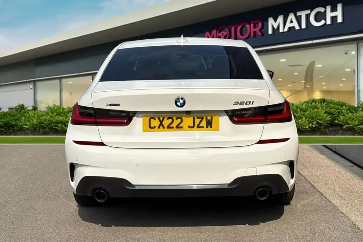 2022-bmw-3-series-20-320i-xdrive-m-sport-big-3