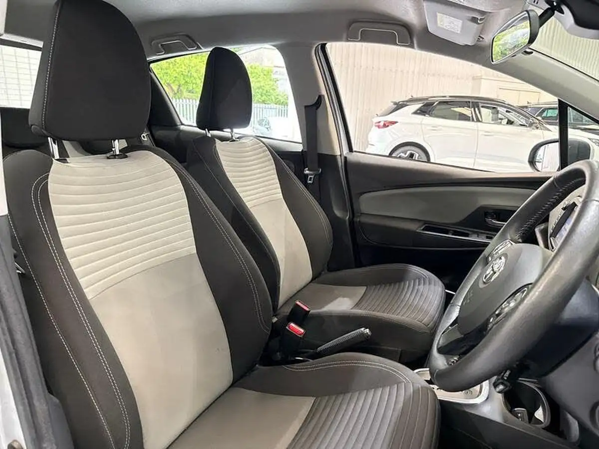 2020-toyota-yaris-15-vvt-i-icon-98bhp-hybrid-1497cc-e-cvt-big-15