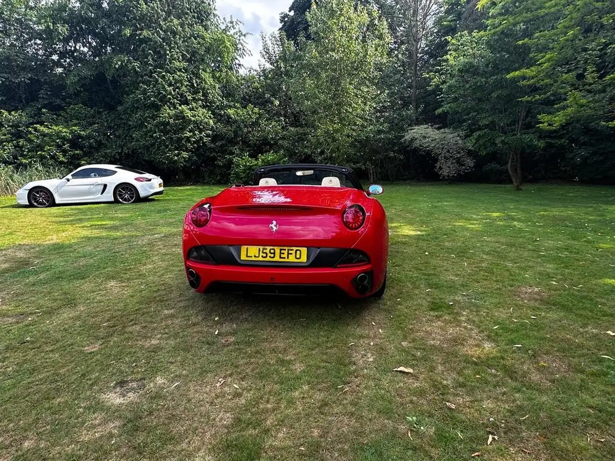 2010-ferrari-california-43-big-33