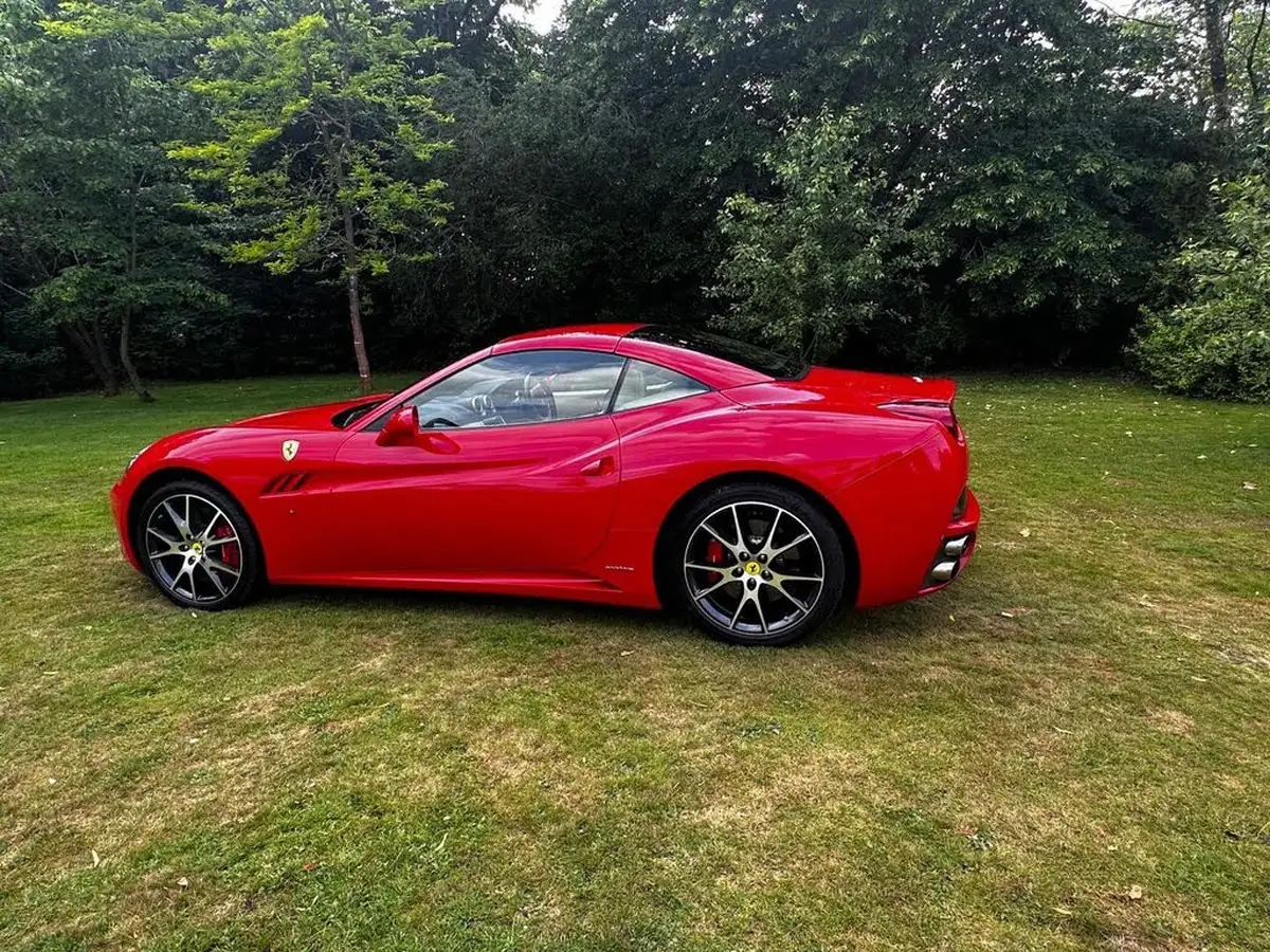 2010-ferrari-california-43-big-9