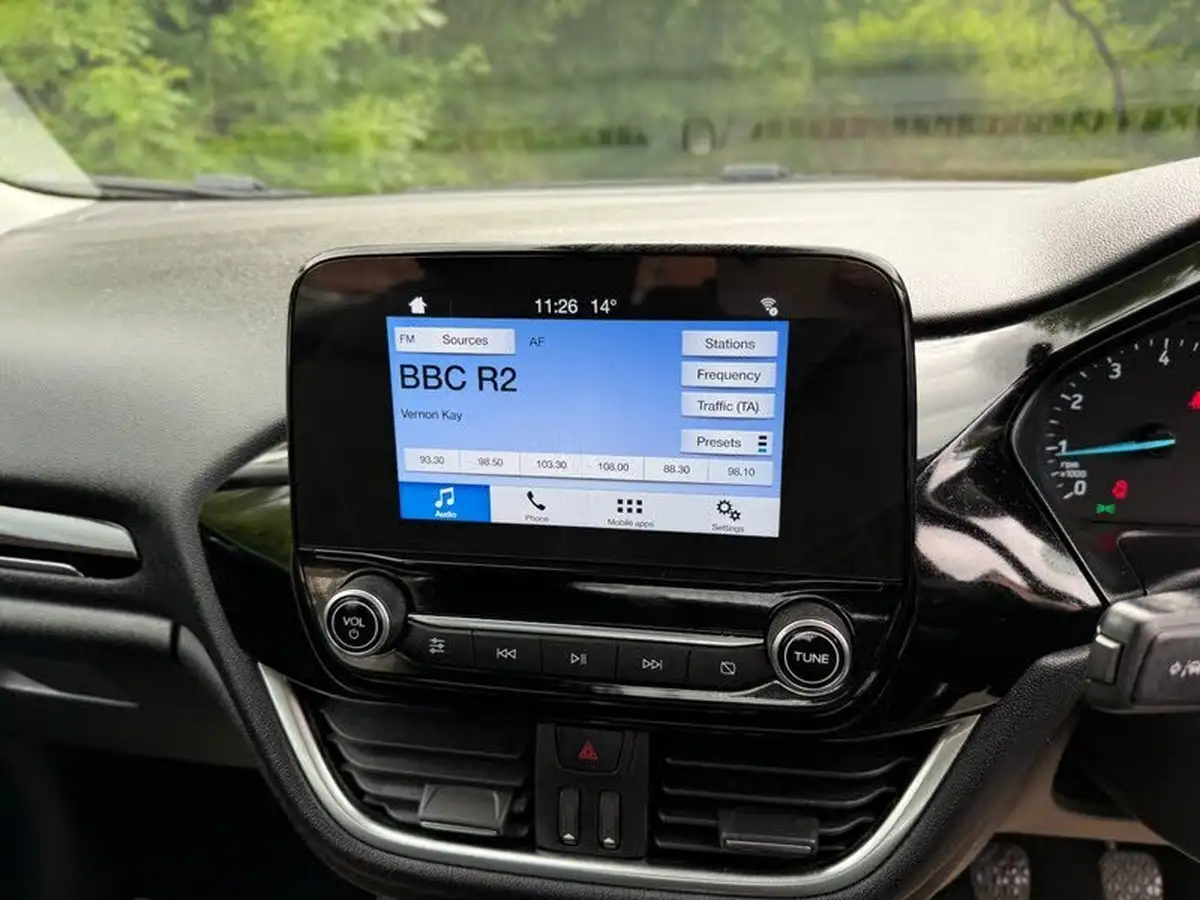 2018-ford-fiesta-11-ti-vct-zetec-5d-big-9