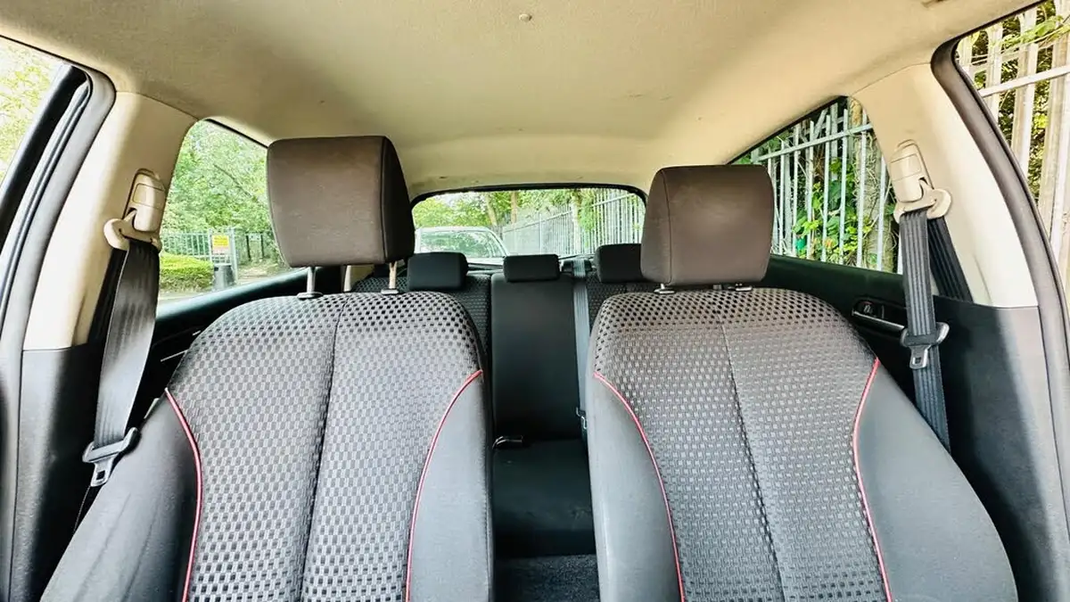 2012-mazda-mazda2-13-venture-big-27
