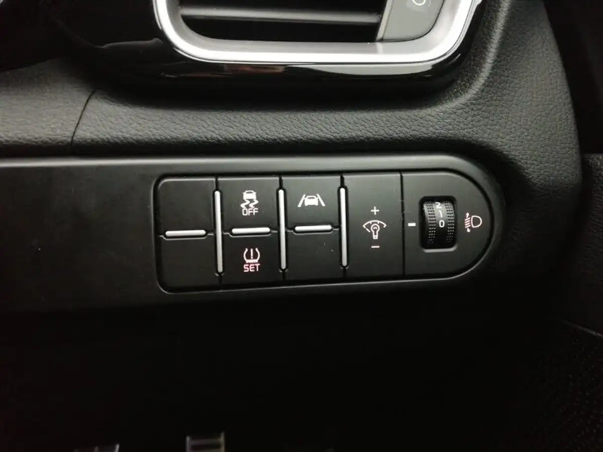 2023-kia-xceed-15-t-gdi-gt-line-158bhp-big-16