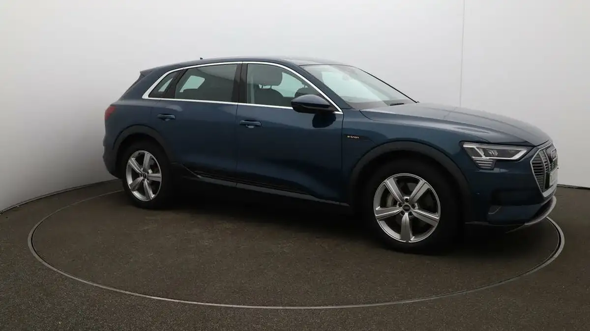 2022-audi-e-tron-55e-technik-station-wagon-big-37