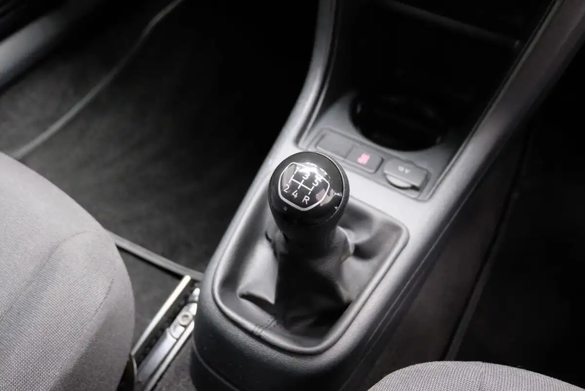 2024-volkswagen-up-10-up-black-edition-big-13