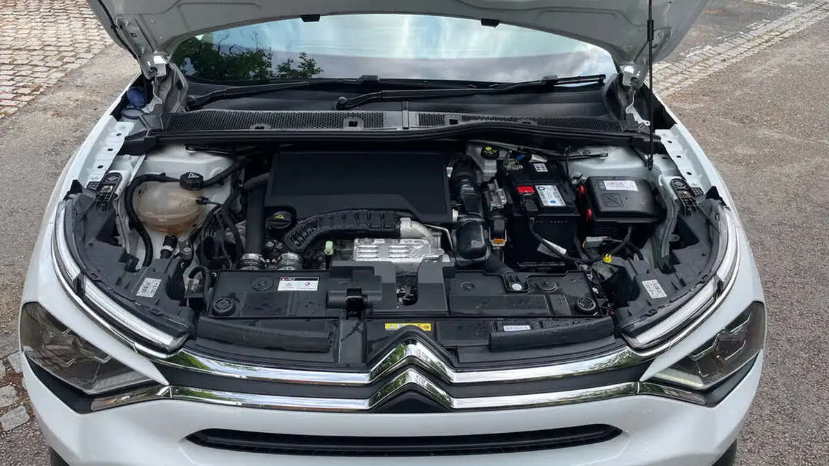2022-citroen-c4-12-puretech-sense-big-17