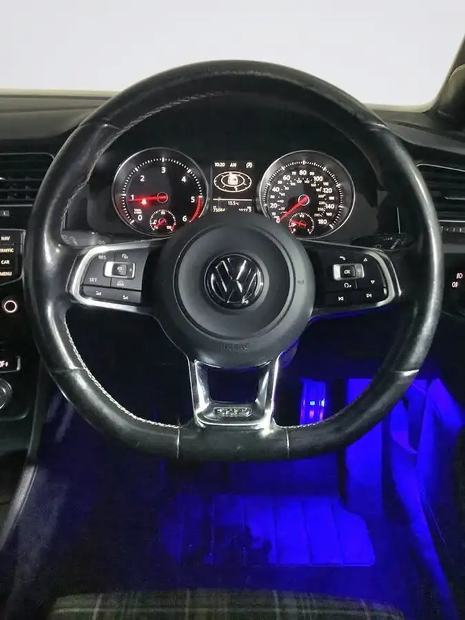 2015-volkswagen-golf-20tdi-gtd-bmt-hatchback-5d-big-14