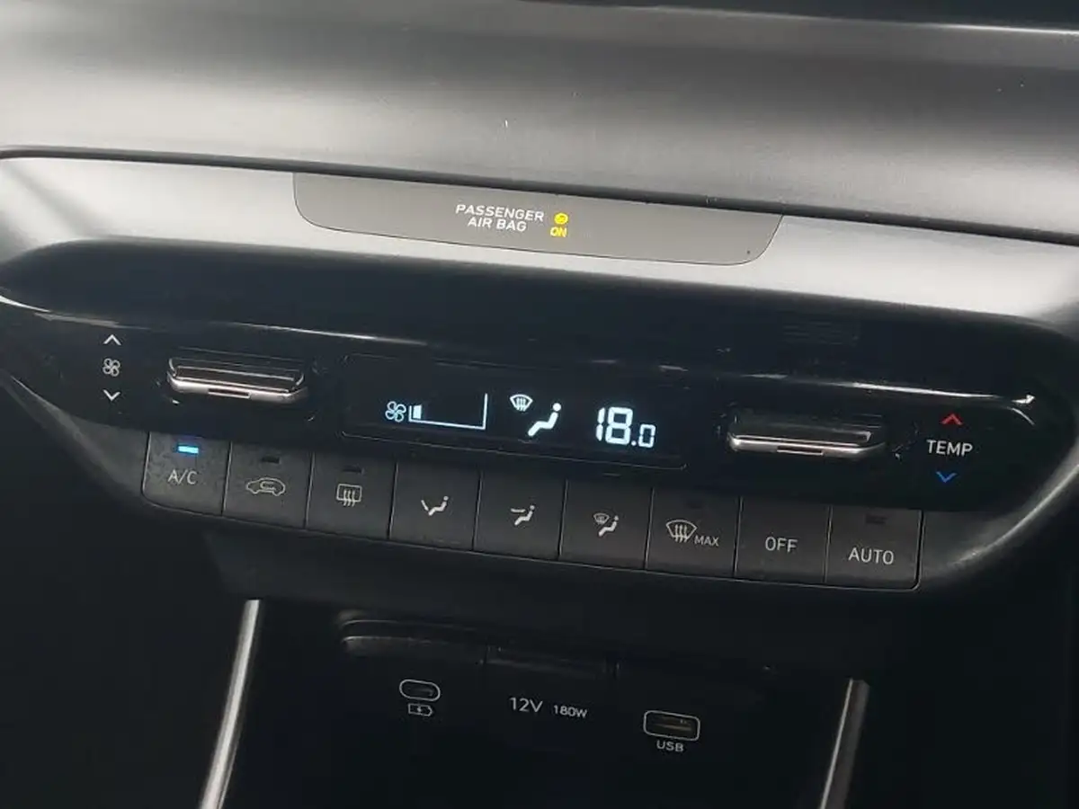 2023-hyundai-i20-10-t-gdi-premium-two-tone-roof-big-12