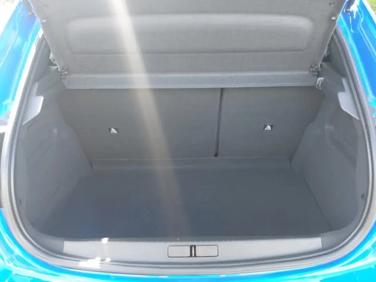 2023-peugeot-208-12-puretech-allure-premium-100ps-big-7