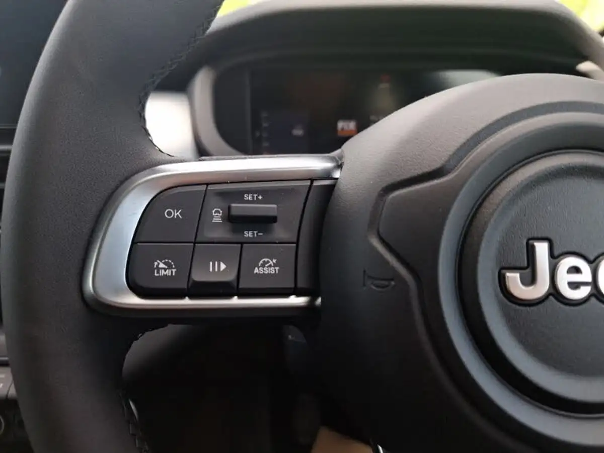 2025-jeep-avenger-12-gse-summit-big-9