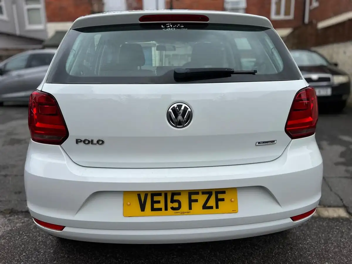 2015-volkswagen-polo-10-se-75ps-5d-big-5